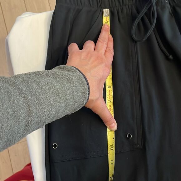 ECCOTOO BLACK CONFIABLE DRAWSTRING PANTS.  NICE FRONT POCKETS.  NEW WITH… - Picture 3 of 10